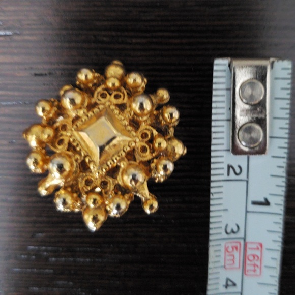 🔥HP🔥Barrera signature gold dipped filigree clip on earrings - Picture 4 of 4